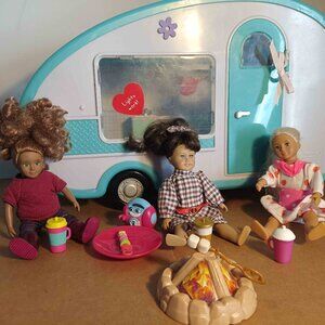 LORI DOLLS ROLLING GLAM RV AND A CONVERTIBLE CAR & ACCESSORIES
